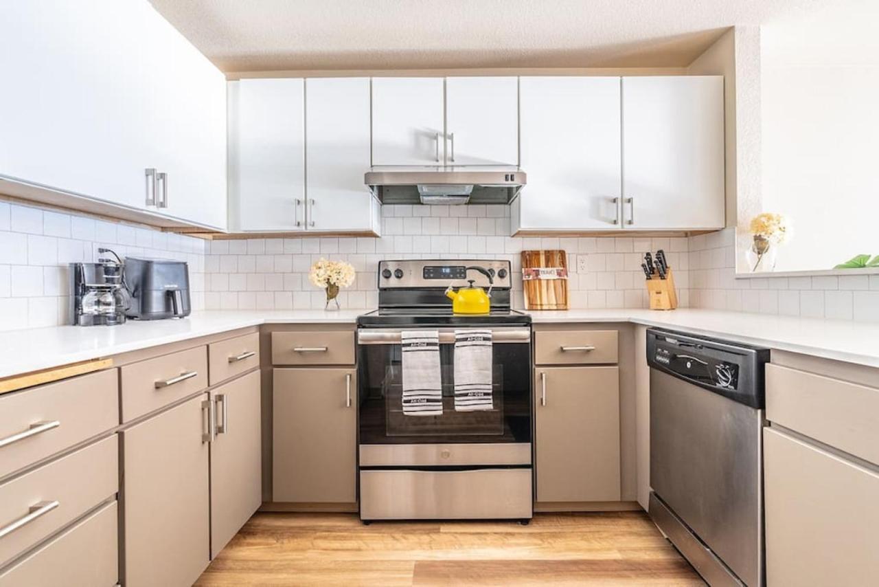 Modern And Spacious Apartment- Gym, Wifi, Free Parking Сиэтл Экстерьер фото