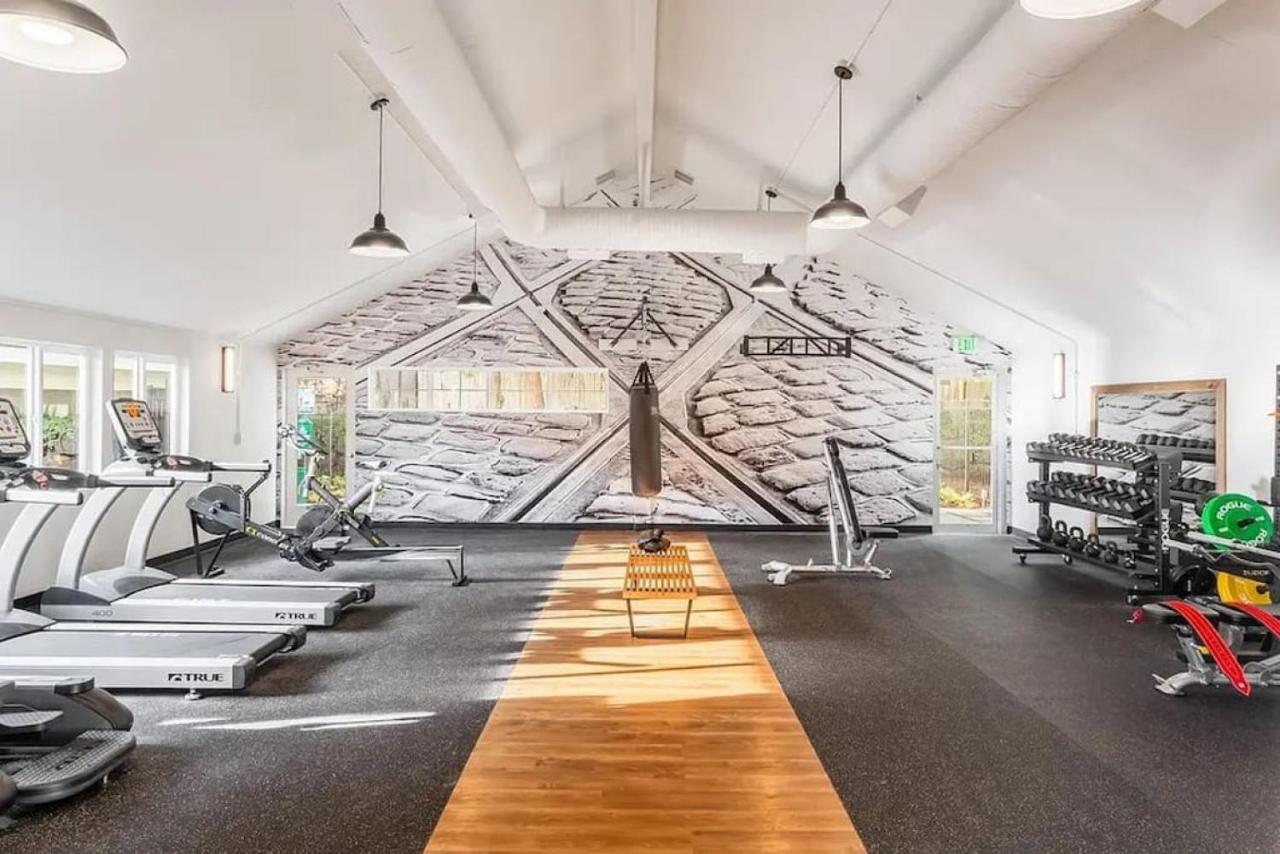 Modern And Spacious Apartment- Gym, Wifi, Free Parking Сиэтл Экстерьер фото